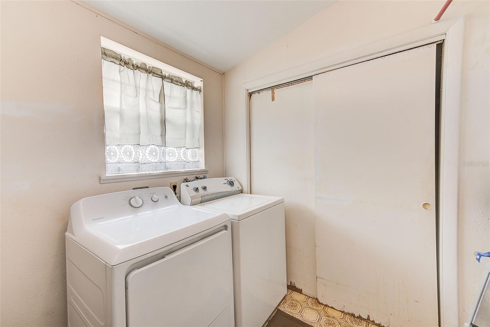 632 Cross St Property Photo 23