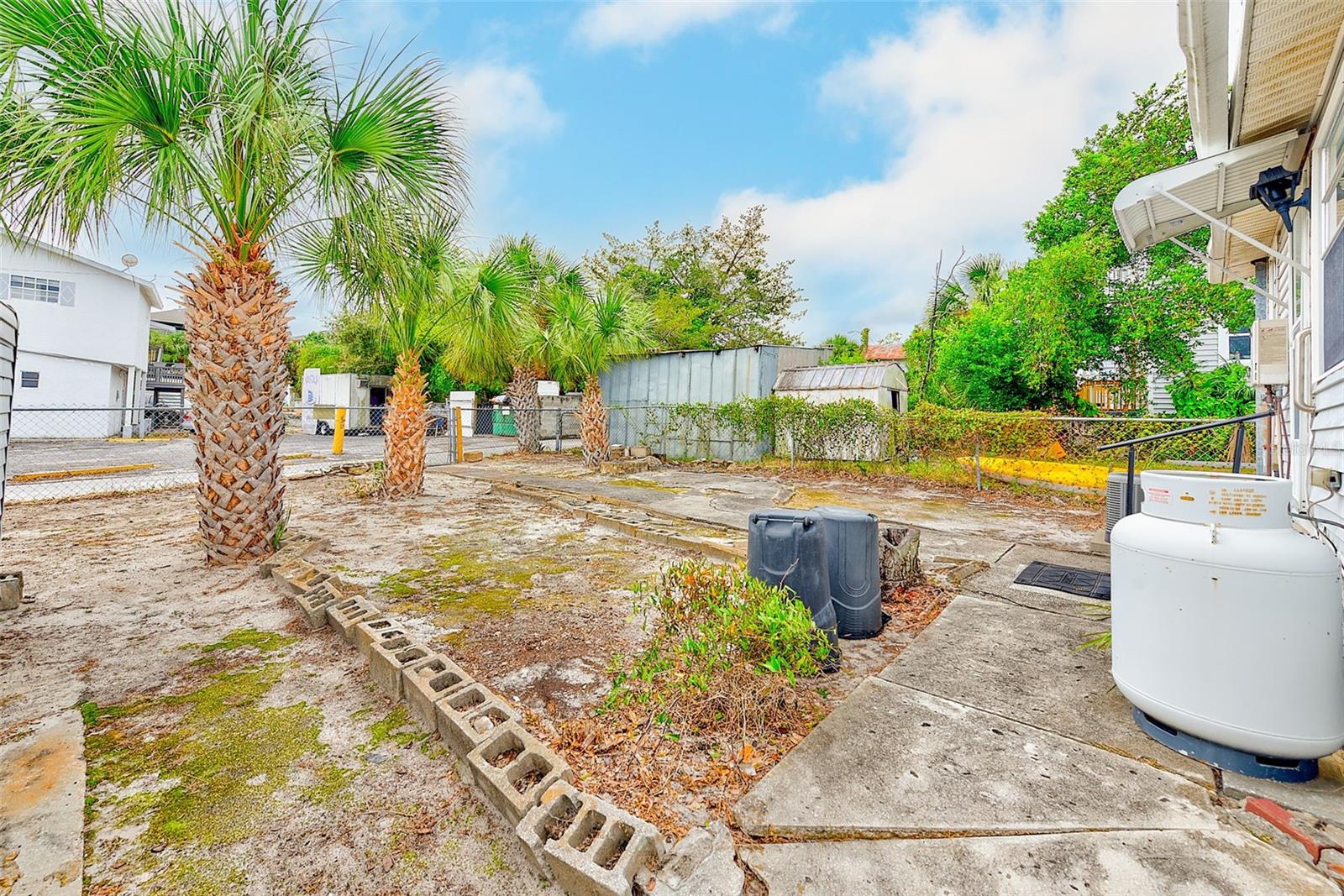 632 Cross St Property Photo 24
