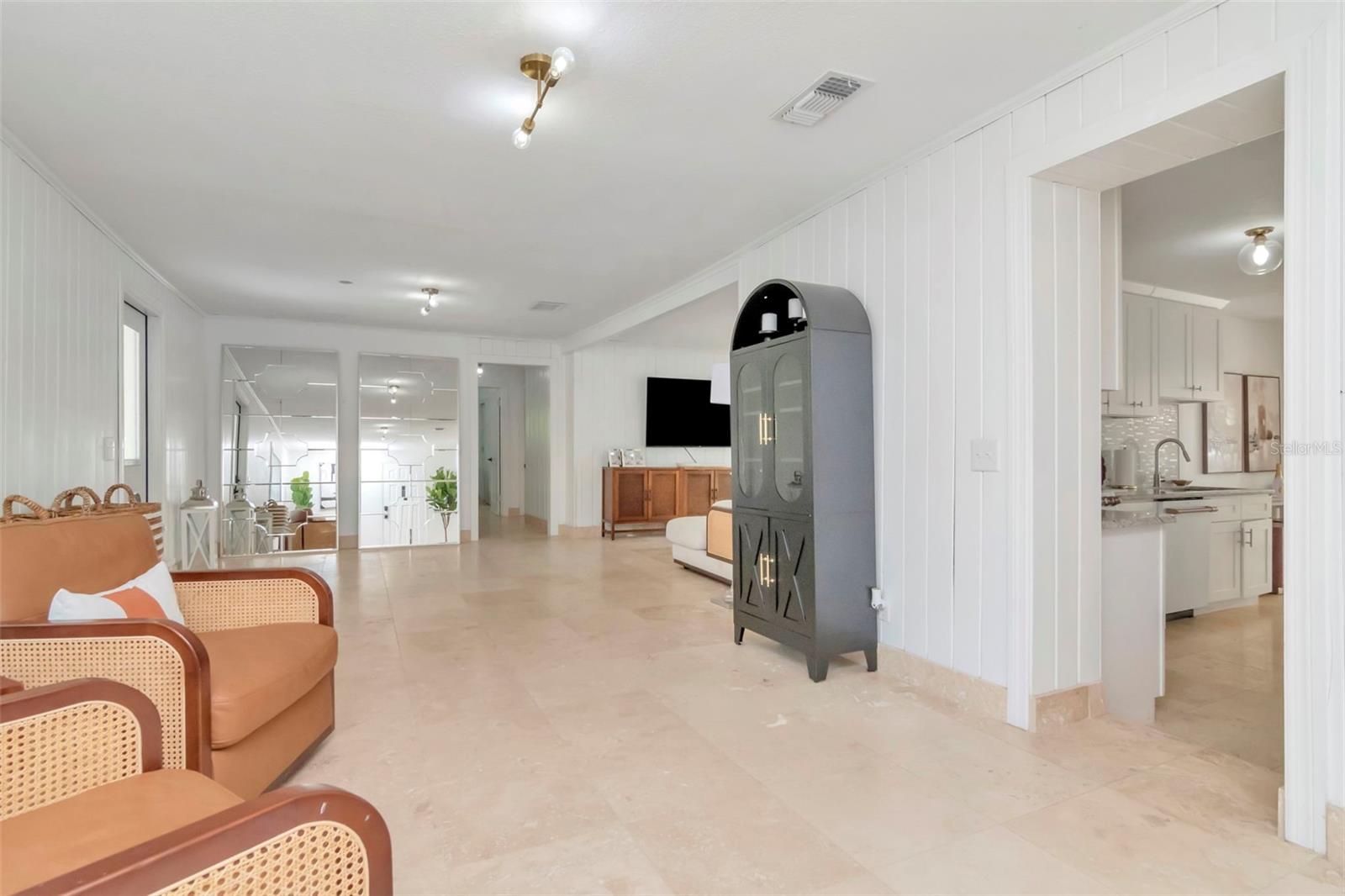 19207 Crooked Ln Property Photo 14