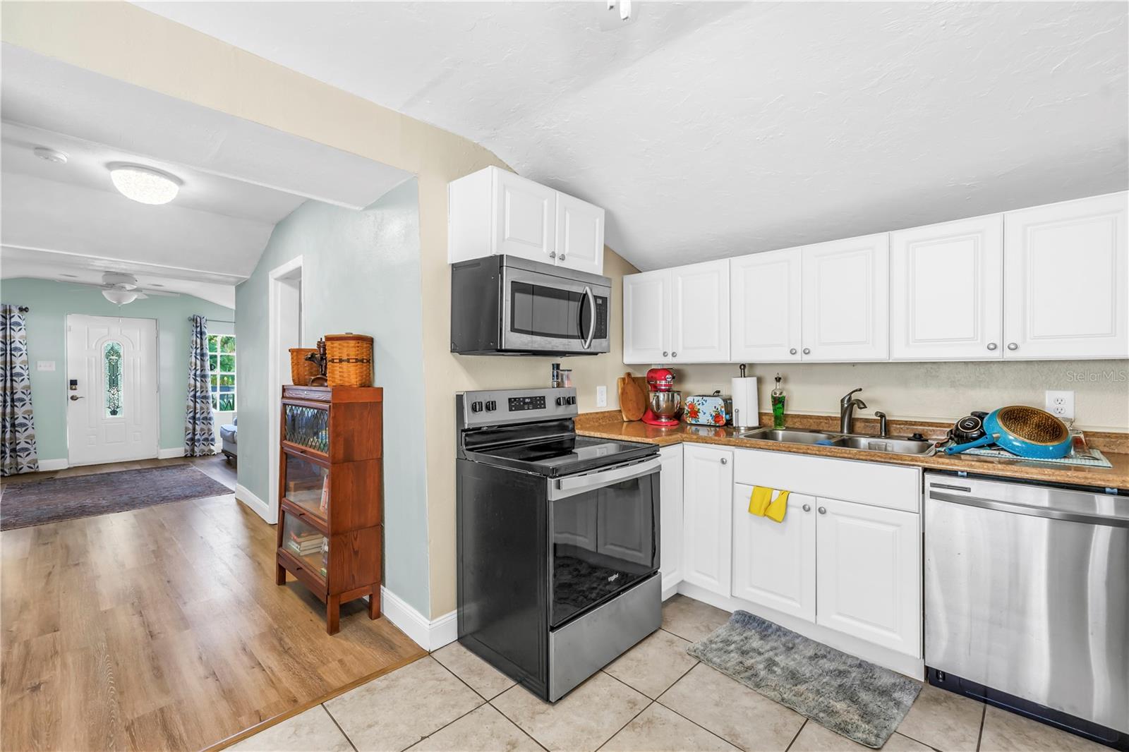 5161 Rena St N Property Photo 8