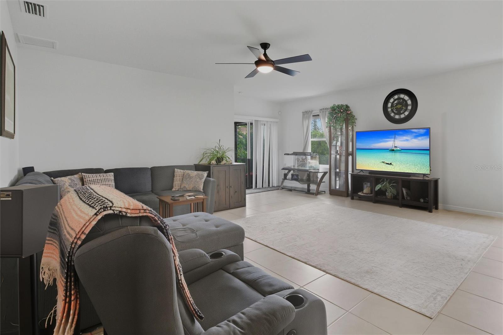 314 Se Van Loon Ter Property Photo 4