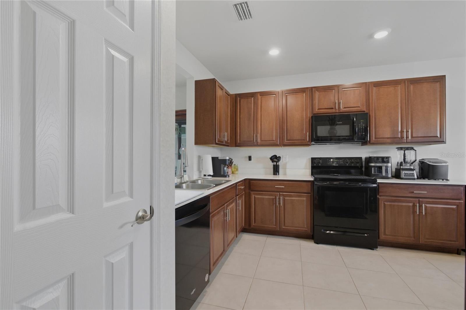 314 Se Van Loon Ter Property Photo 8