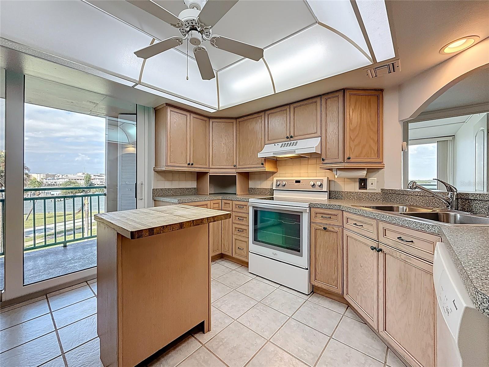 1 Key Capri #201e Property Photo 18