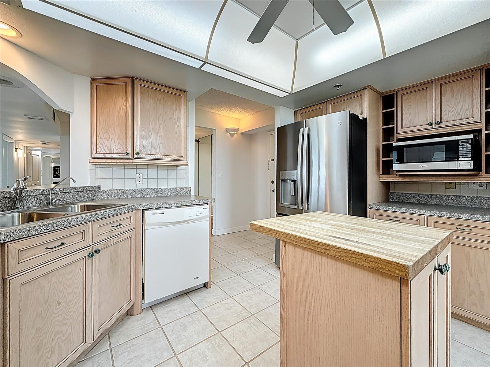 1 Key Capri #201e Property Photo 25