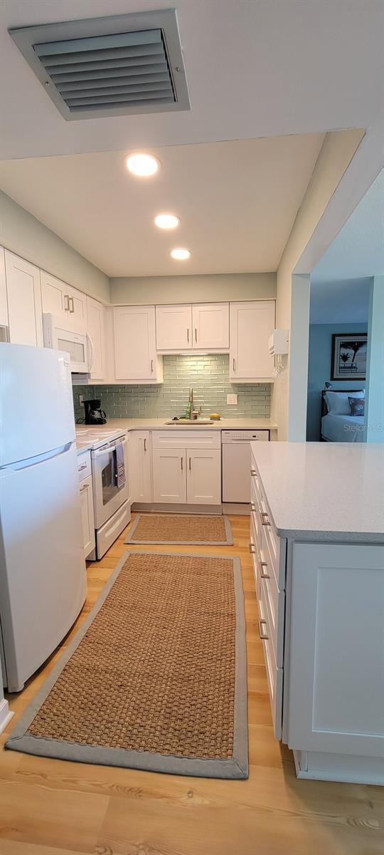 632 Edgewater Dr #537 Property Photo 17