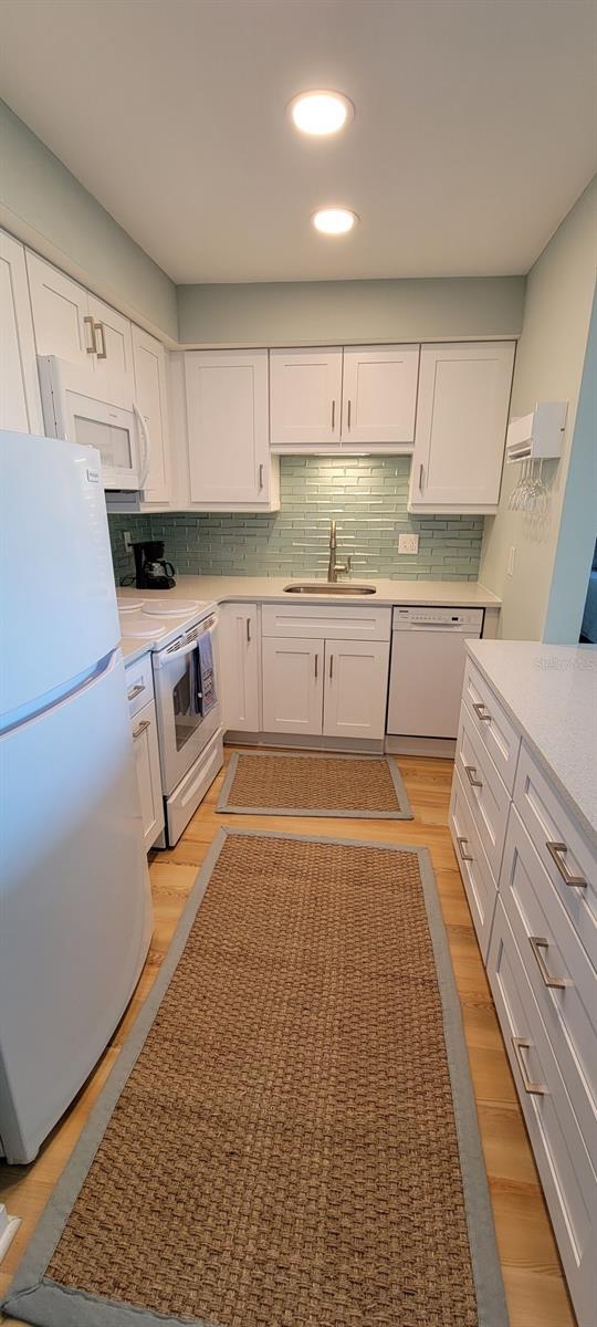 632 Edgewater Dr #537 Property Photo 21
