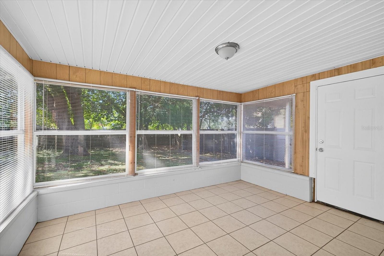 11015 Martha Ave Property Photo 14
