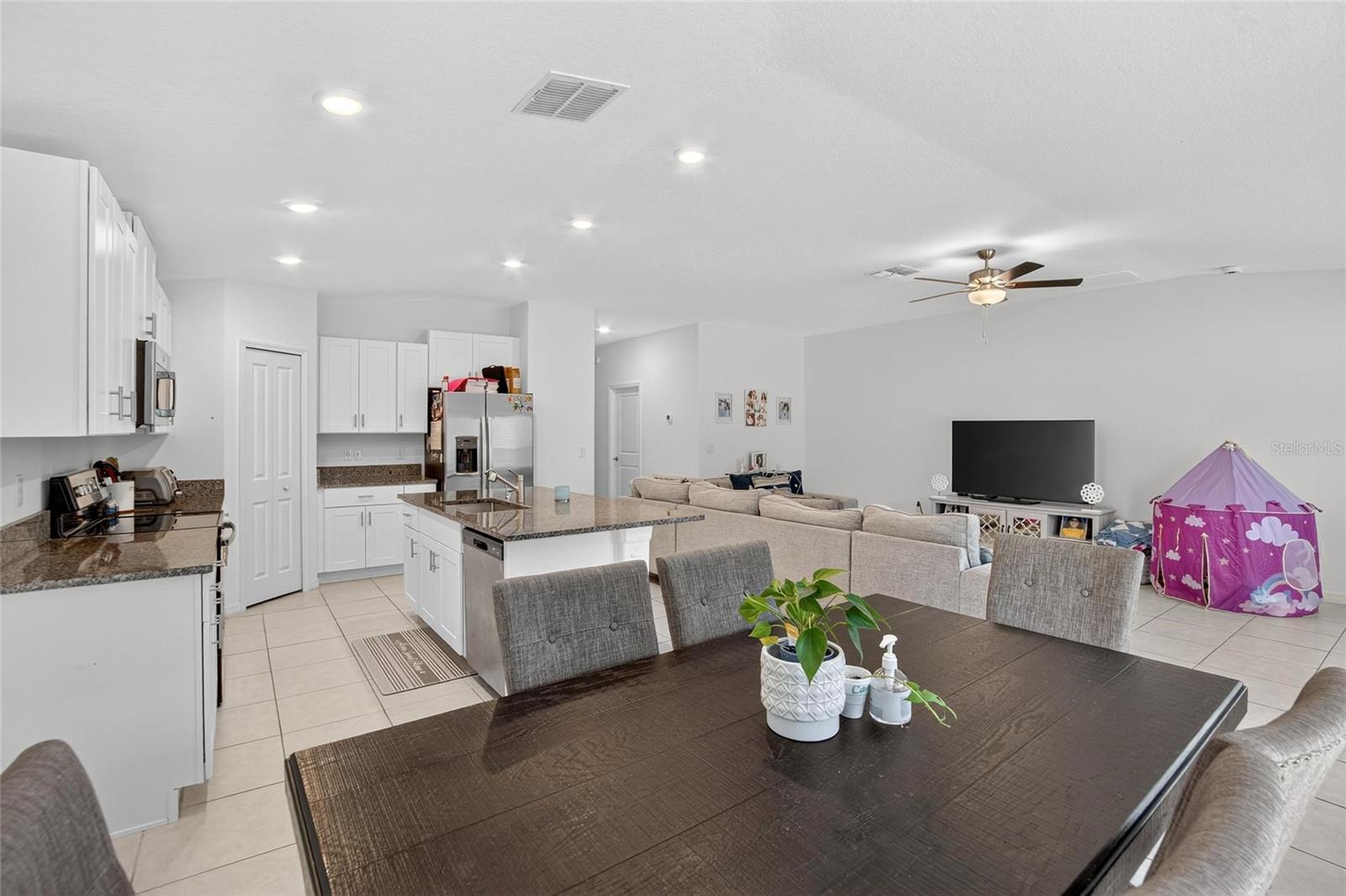 1748 Red Loop Property Photo 12