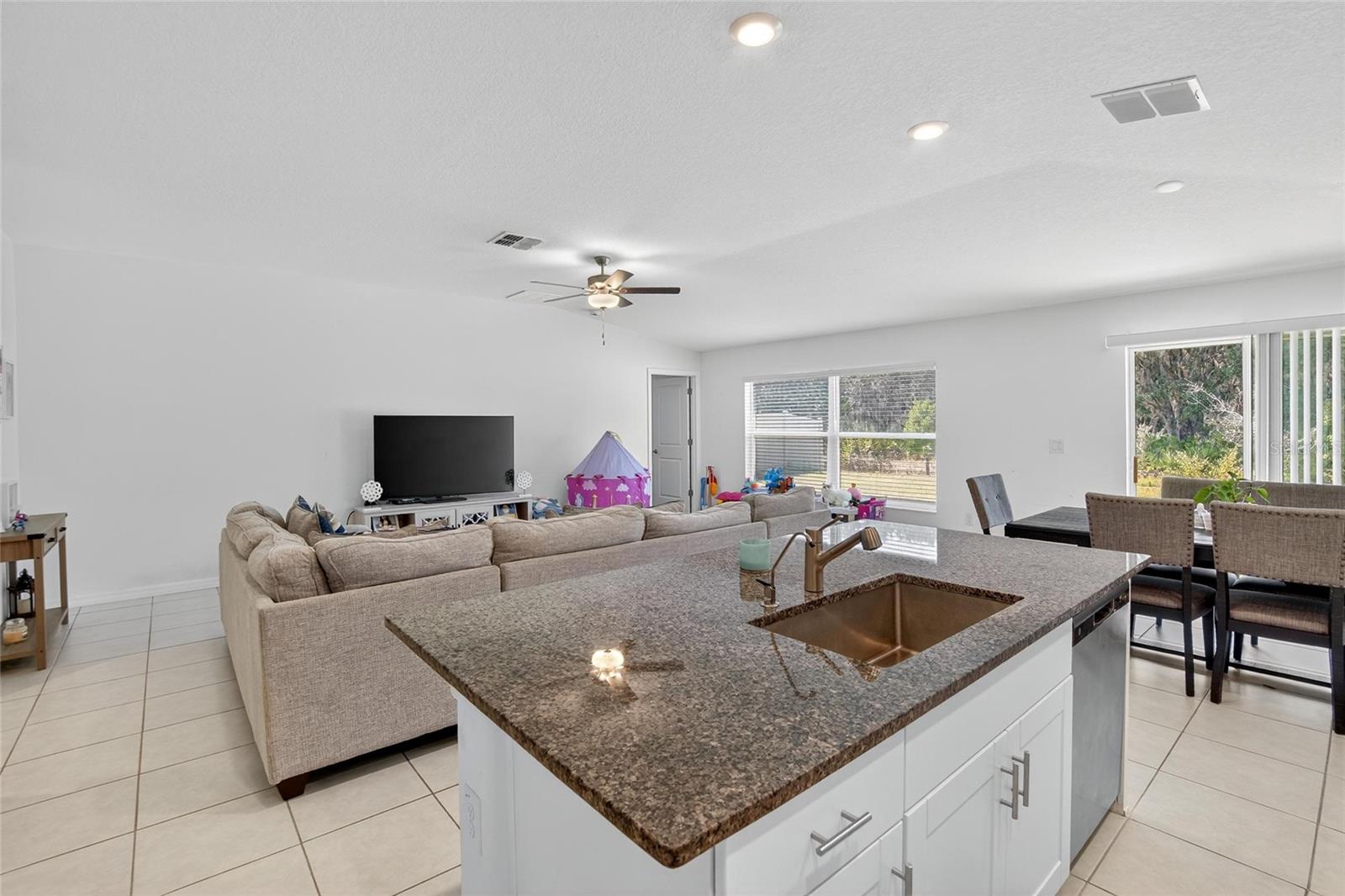 1748 Red Loop Property Photo 14