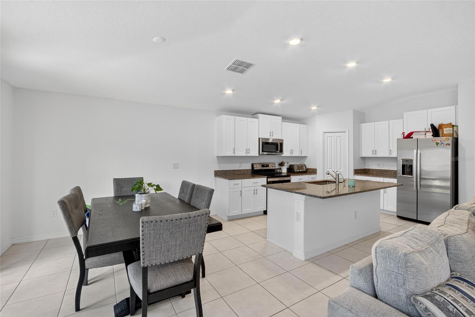 1748 Red Loop Property Photo 16