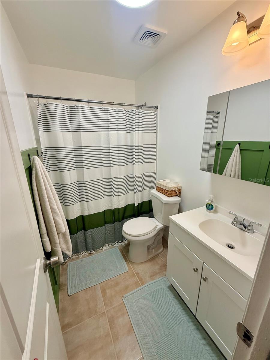 9402 N Semmes St Property Photo 14