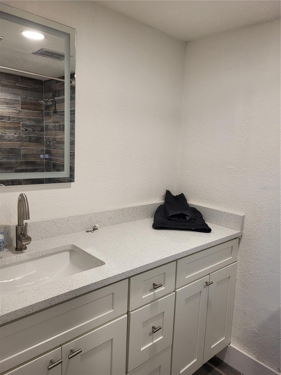 4650 Cove Cir #611 Property Photo 10