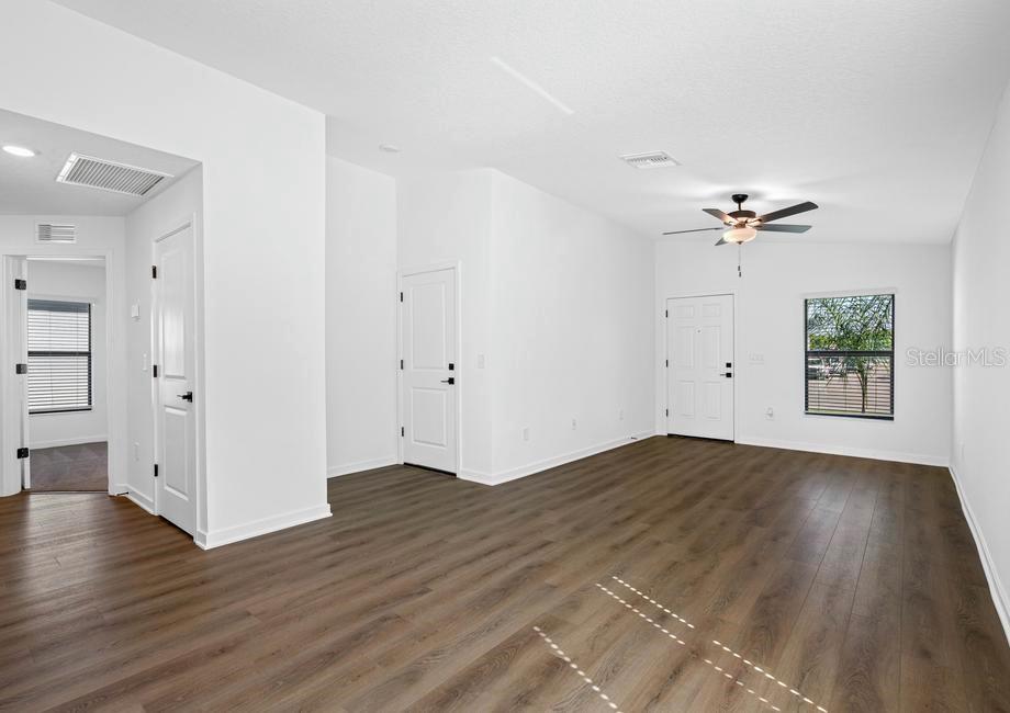 657 Blackthorn Dr Property Photo 2
