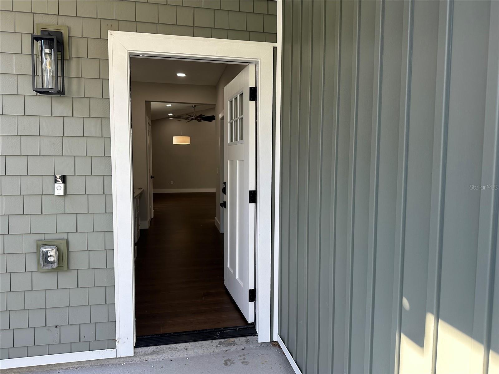 6408 W Flanders Ln Property Photo 5