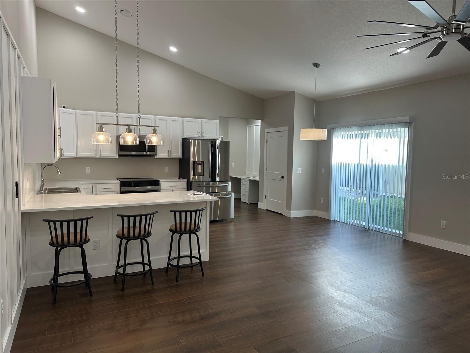 6408 W Flanders Ln Property Photo 8