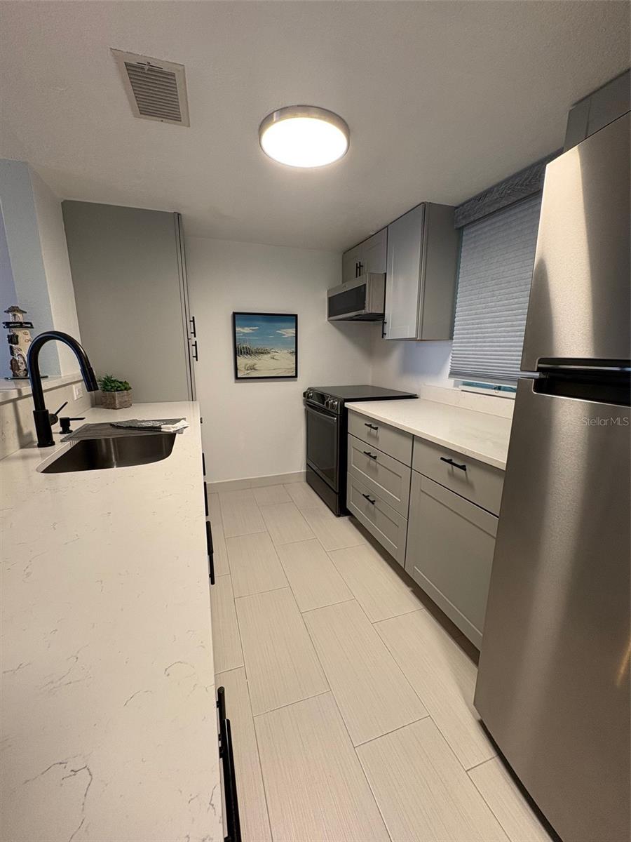 464 Paula Dr N #116 Property Photo 9