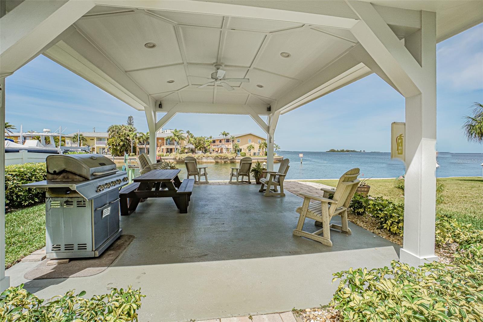 464 Paula Dr N #116 Property Photo 43