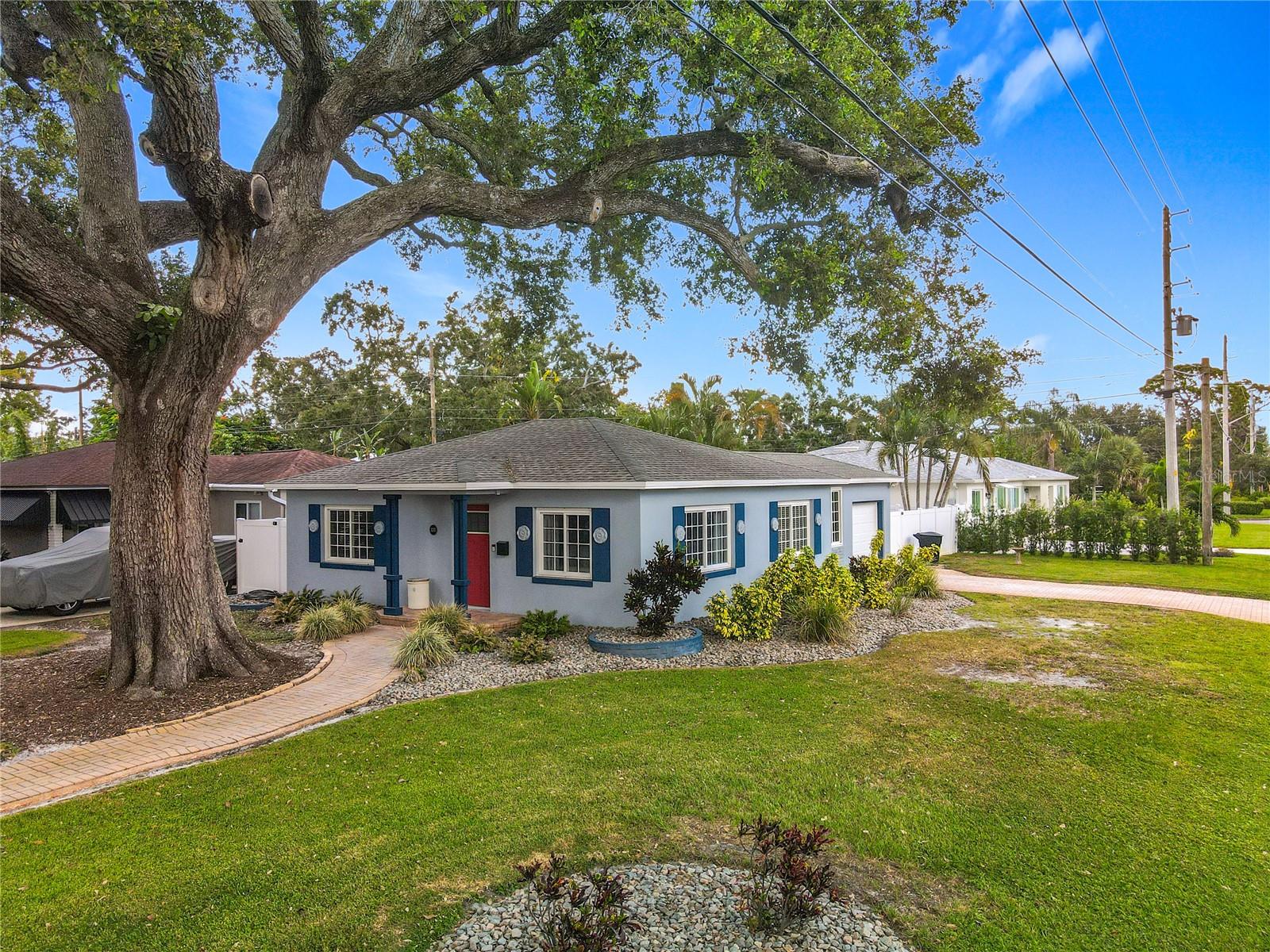 3201 MELTON ST N Property Photo 1