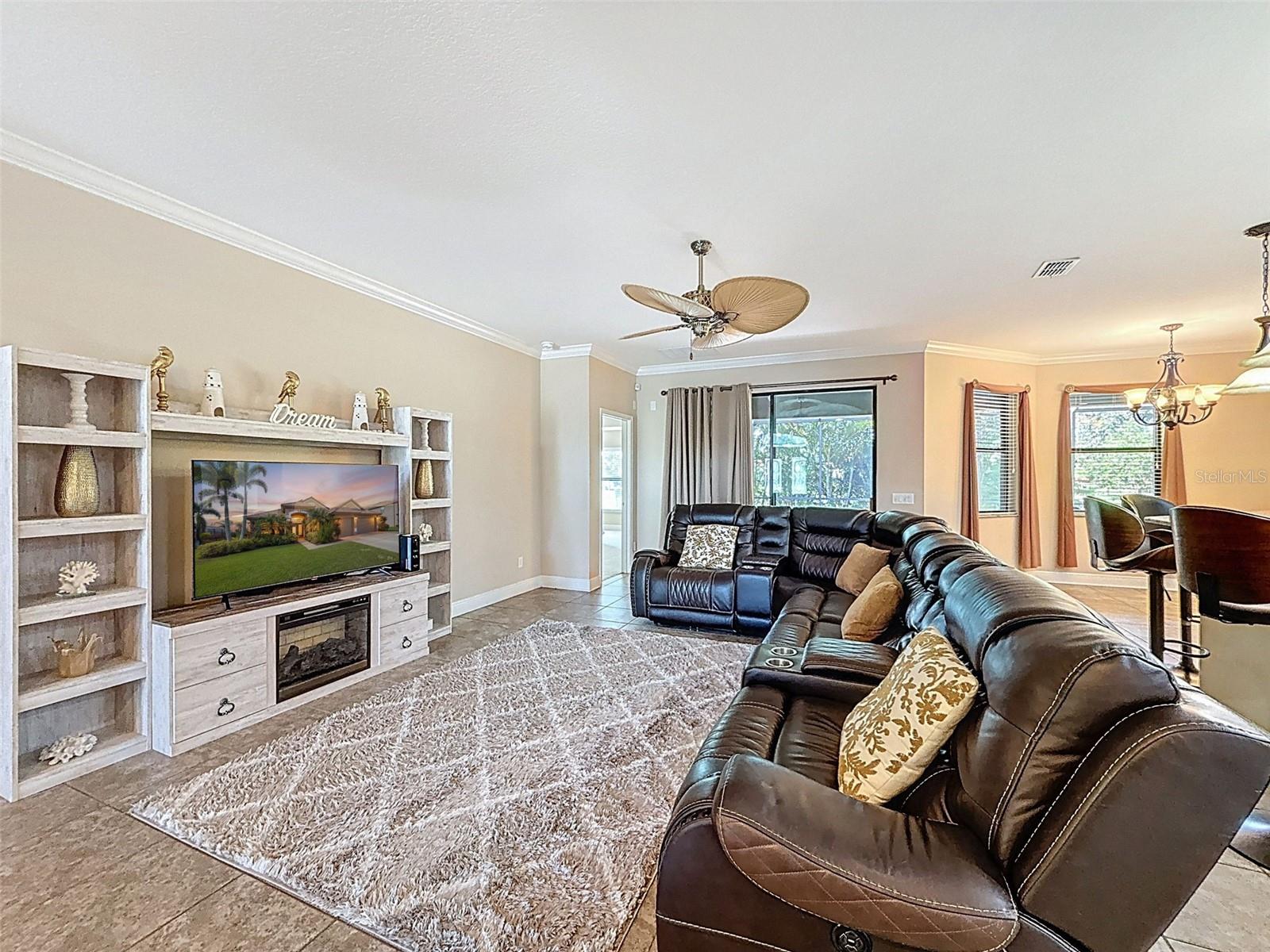 335 Cockle Shell Loop Property Photo 12