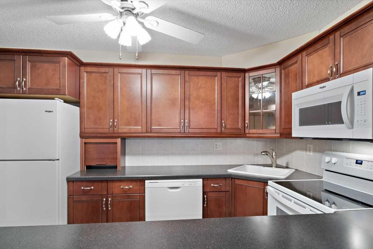 1127 Pine Ridge Cir W #a2 Property Photo 6