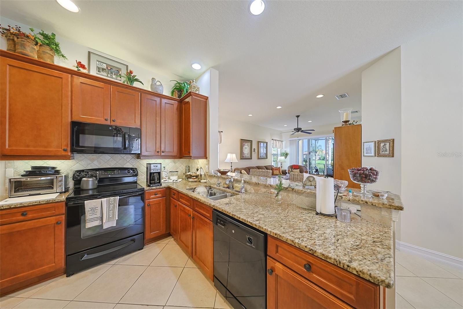 15948 Cobble Mill Dr Property Photo 34