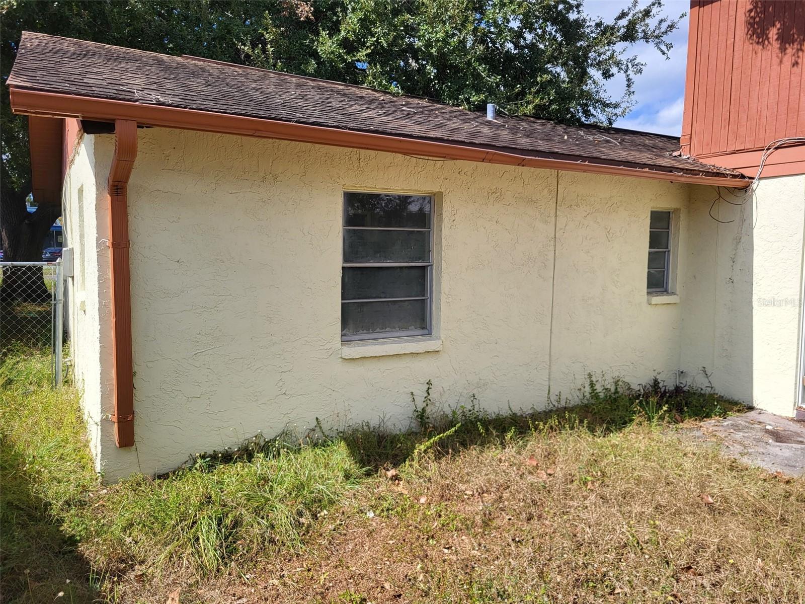 5563 58th St N Property Photo 12