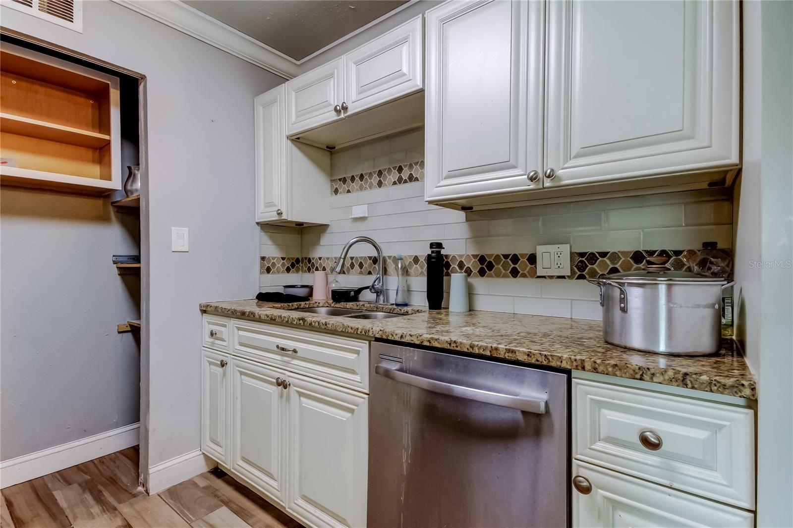 4532 Devonshire Rd Property Photo 12