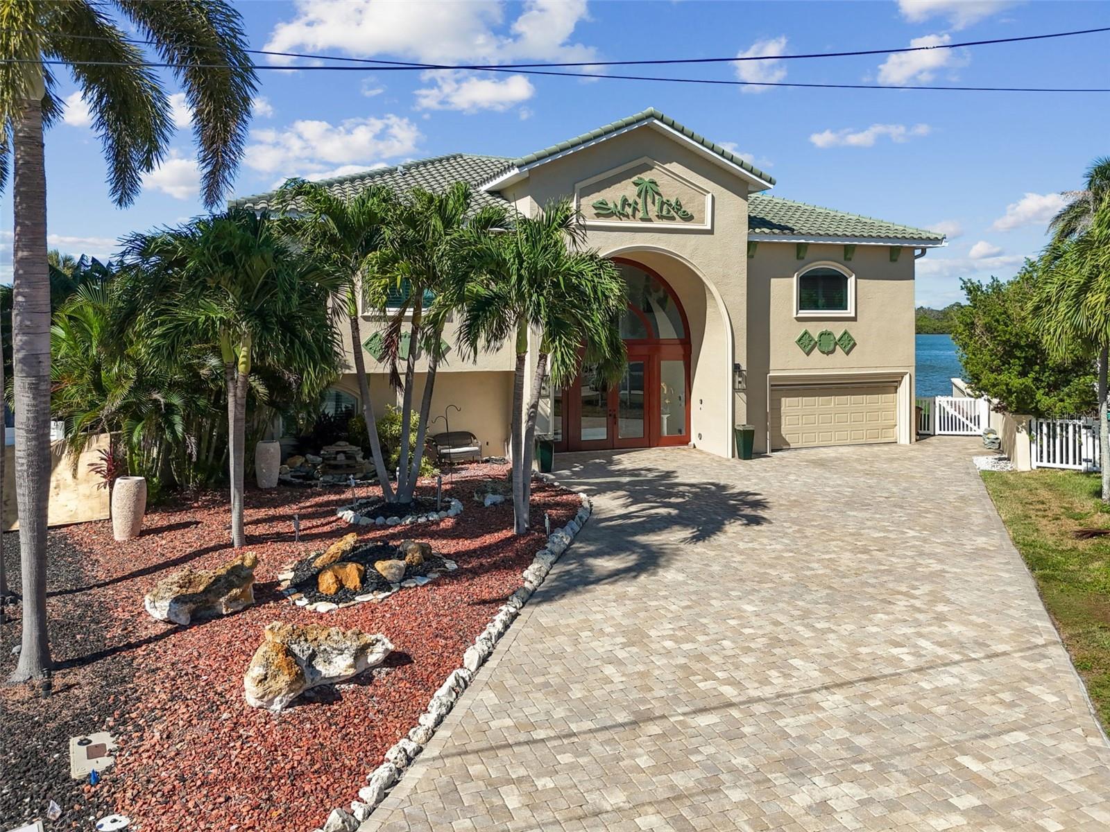582 Johns Pass Ave Property Photo 4