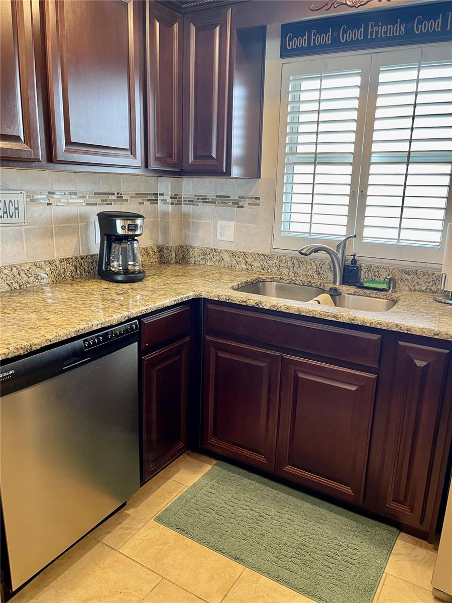 4650 Cove Cir #402 Property Photo 8