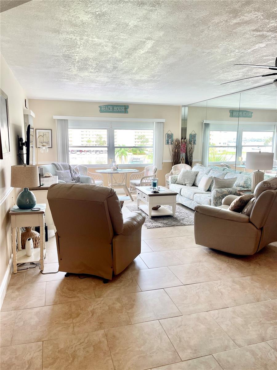 4650 Cove Cir #402 Property Photo 10