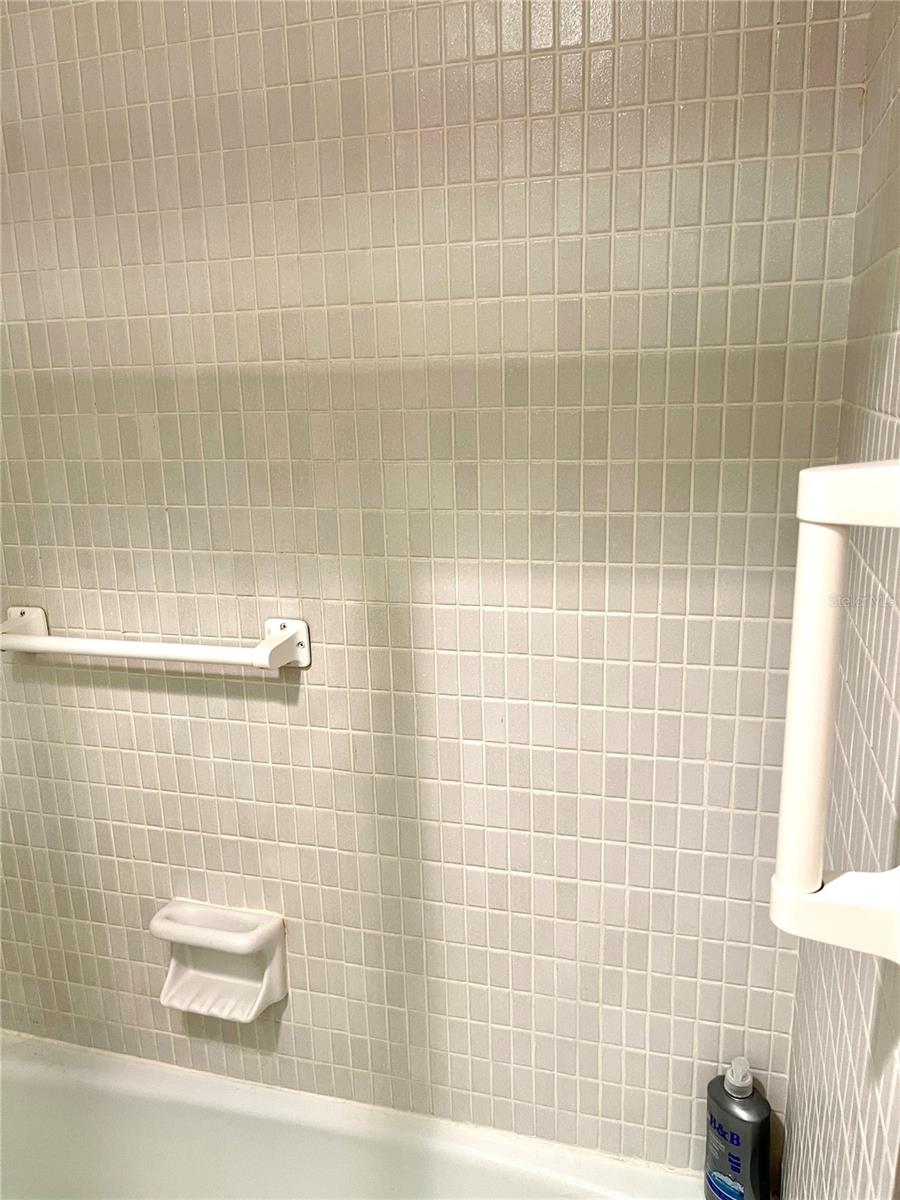 4650 Cove Cir #402 Property Photo 25