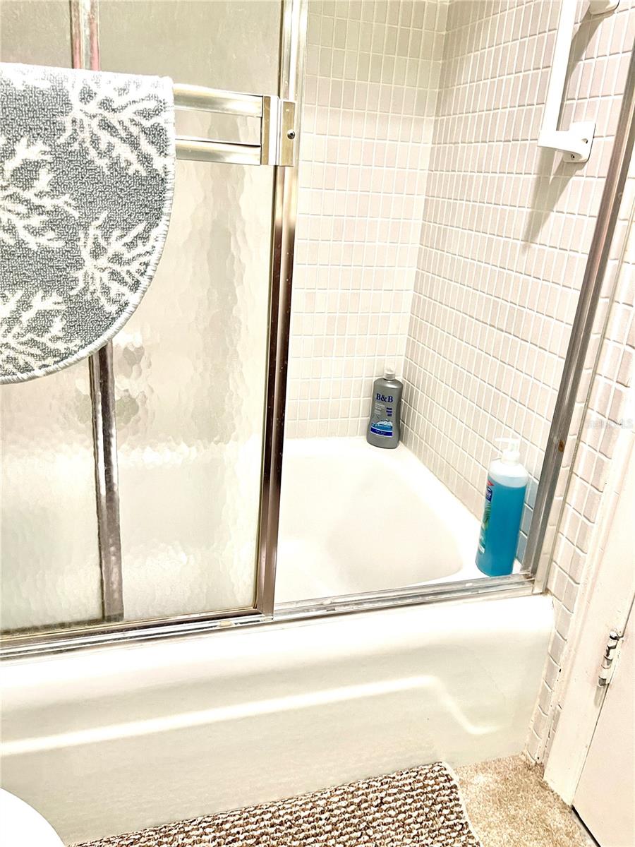 4650 Cove Cir #402 Property Photo 27