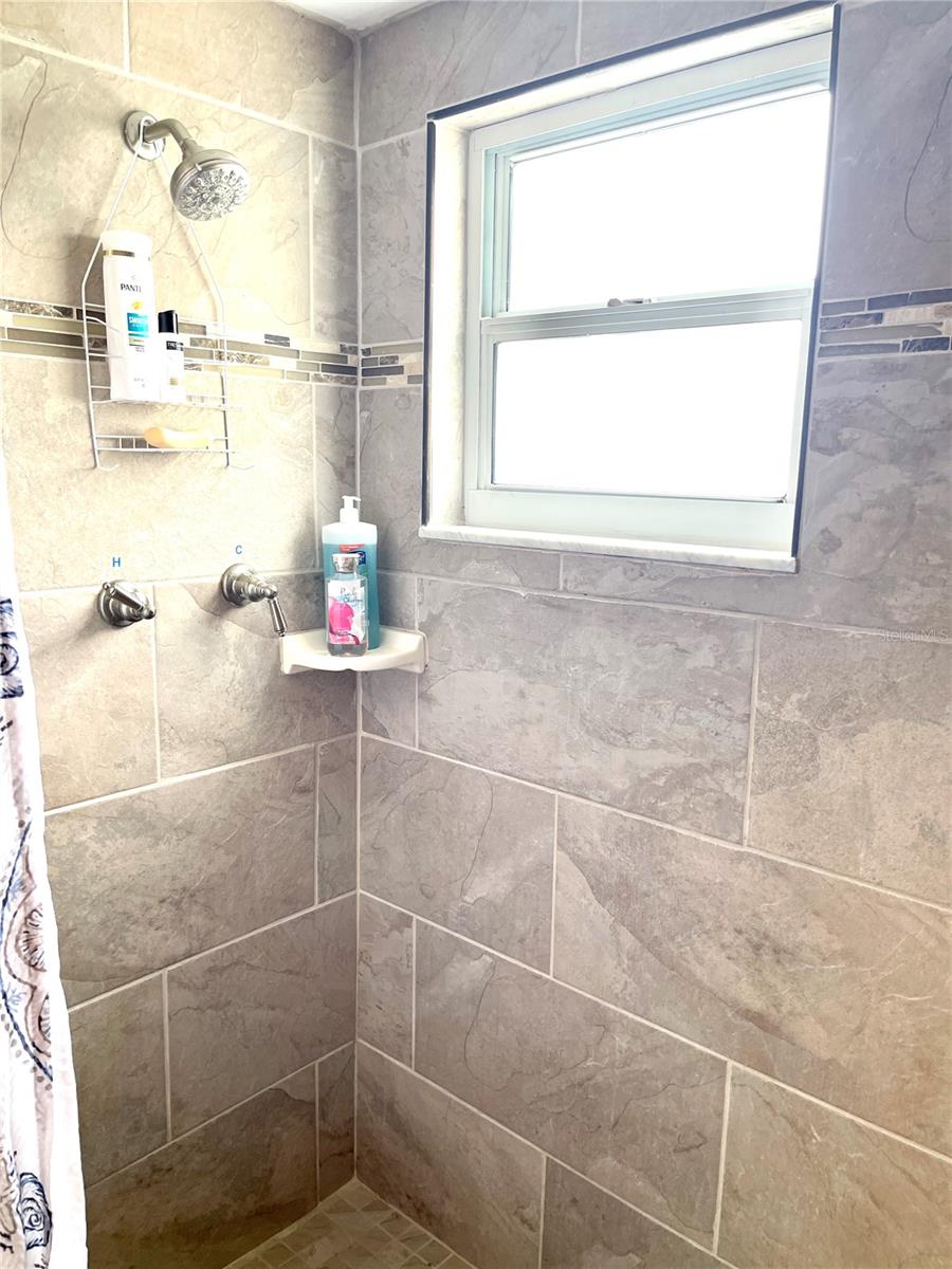 4650 Cove Cir #402 Property Photo 34