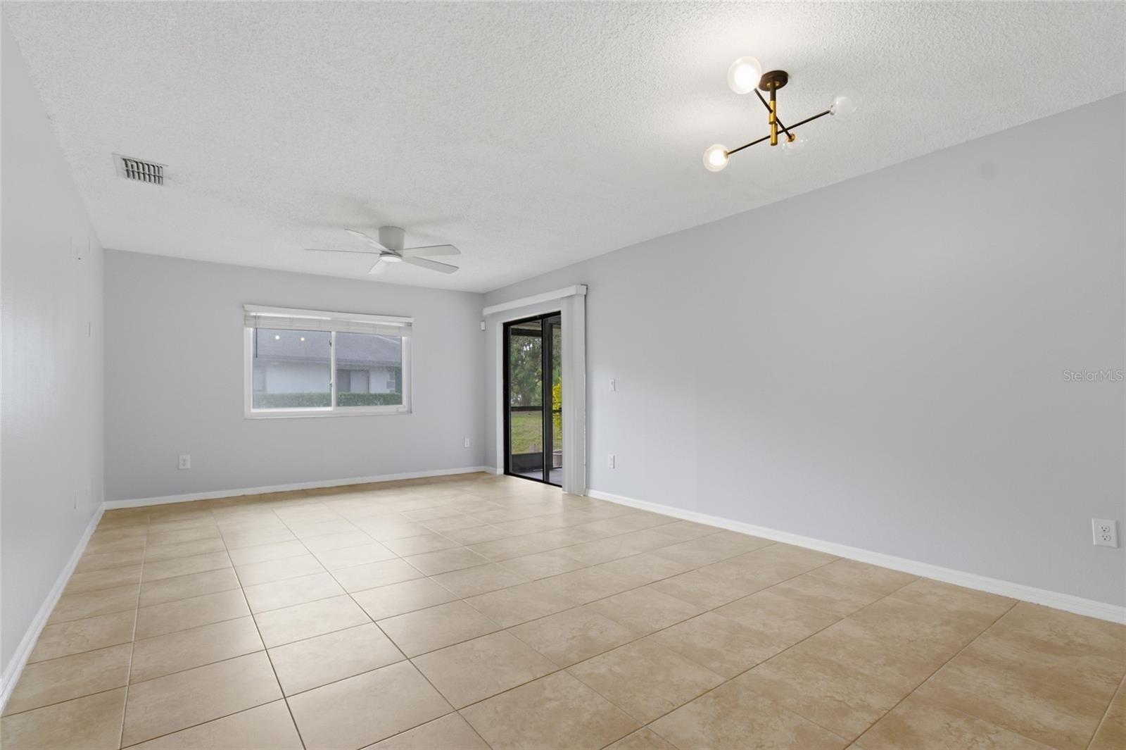 2701 Countryside Blvd #102 Property Photo 9