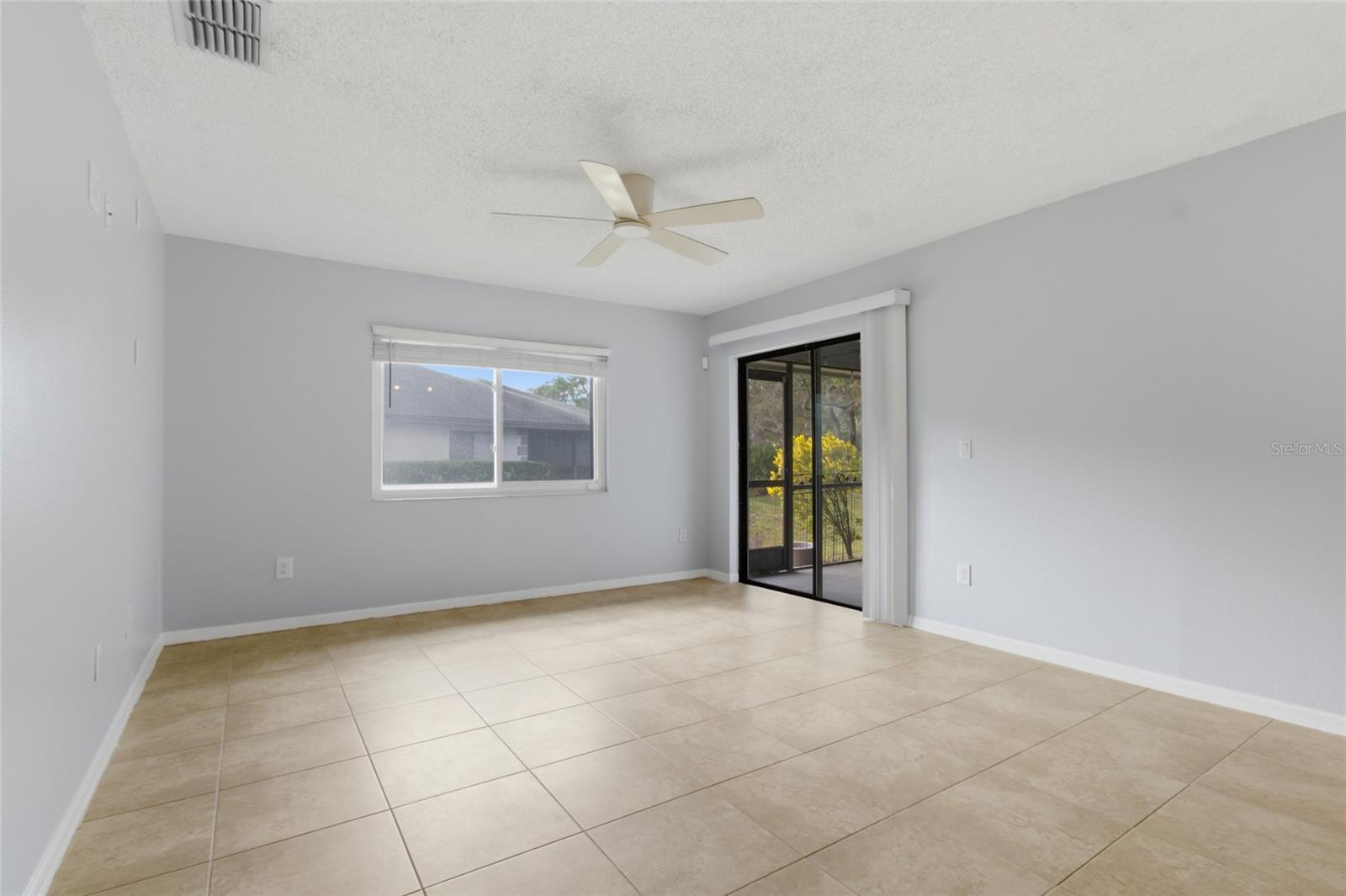2701 Countryside Blvd #102 Property Photo 11