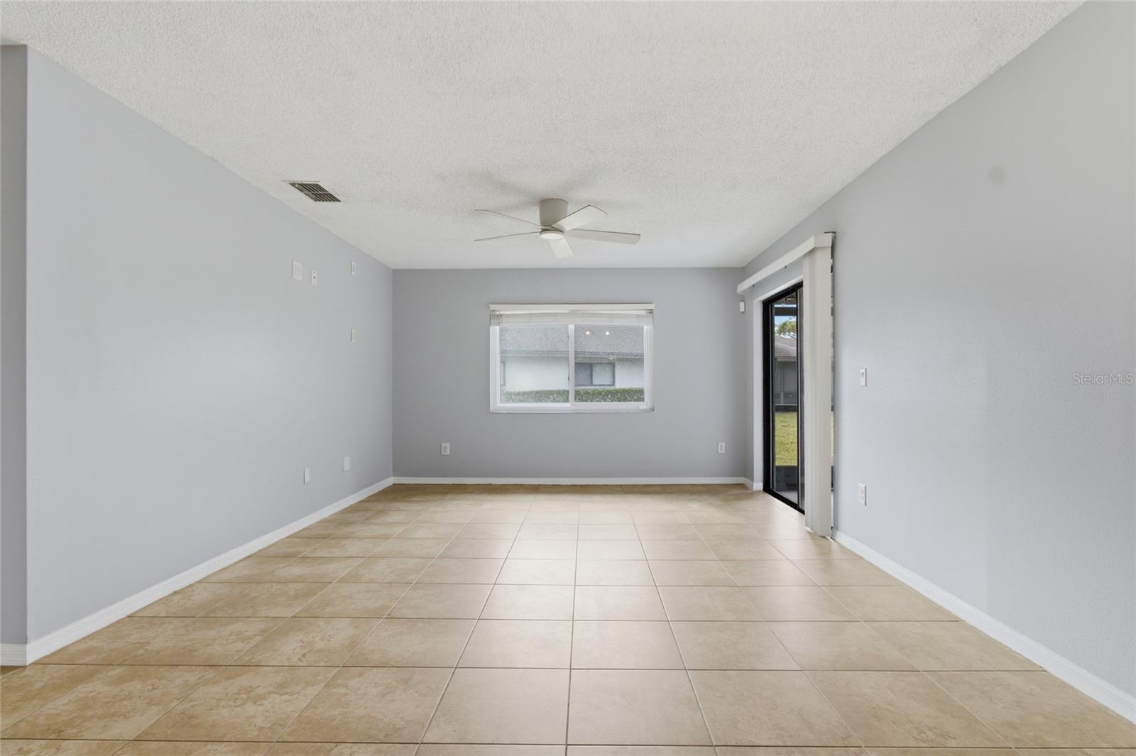 2701 Countryside Blvd #102 Property Photo 12