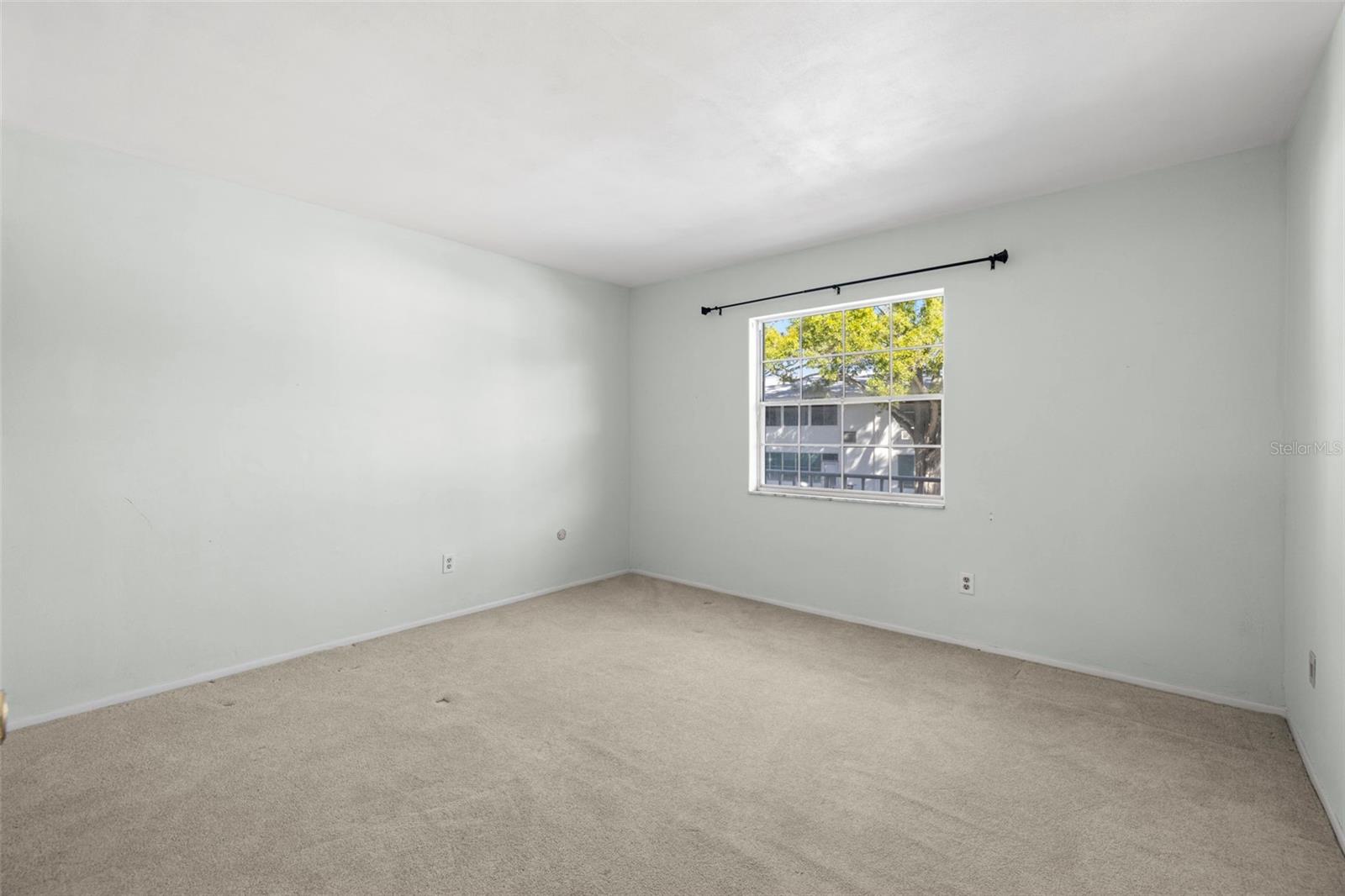 400 Glennes Ln #206 Property Photo 15