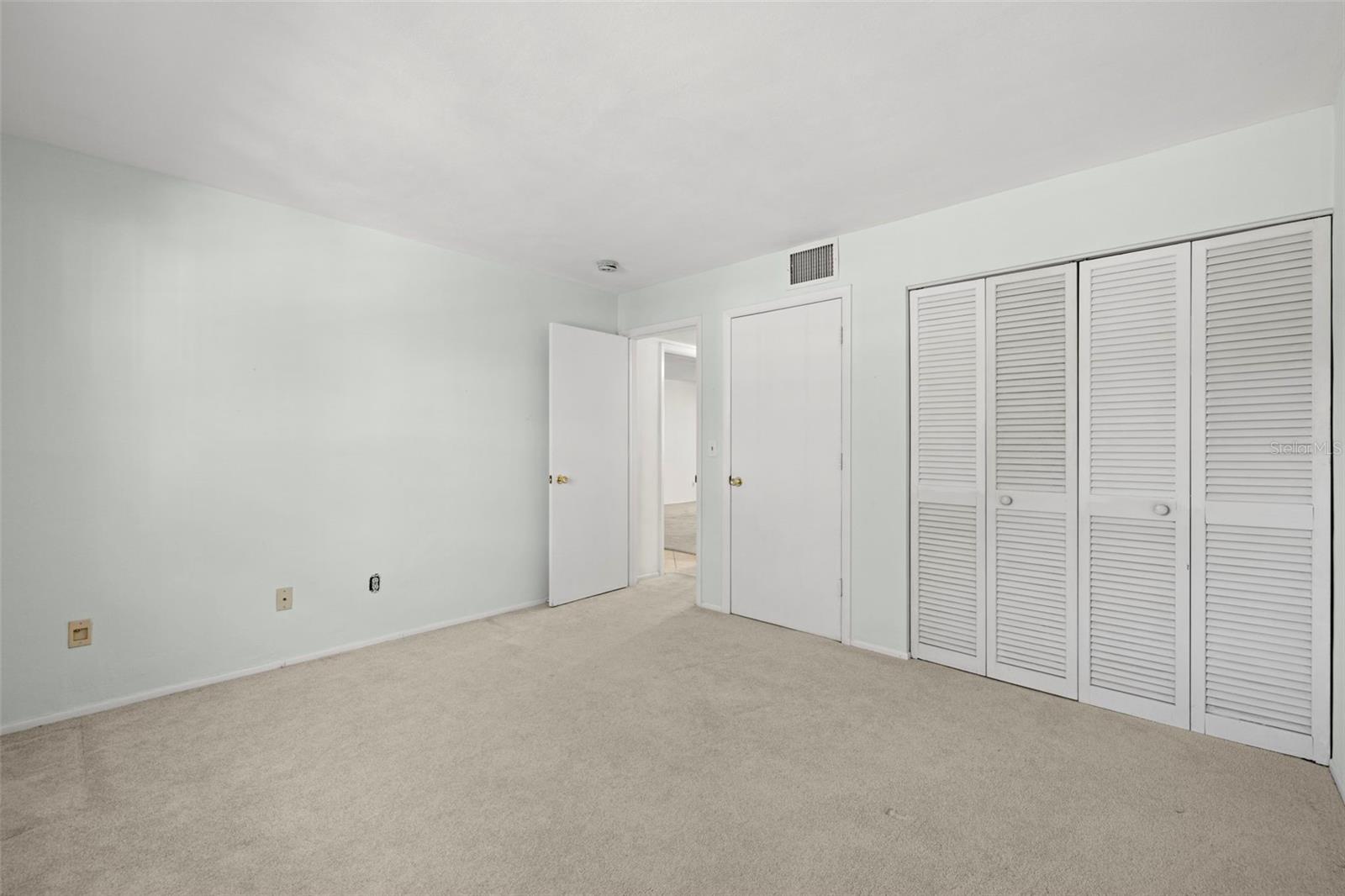 400 Glennes Ln #206 Property Photo 16