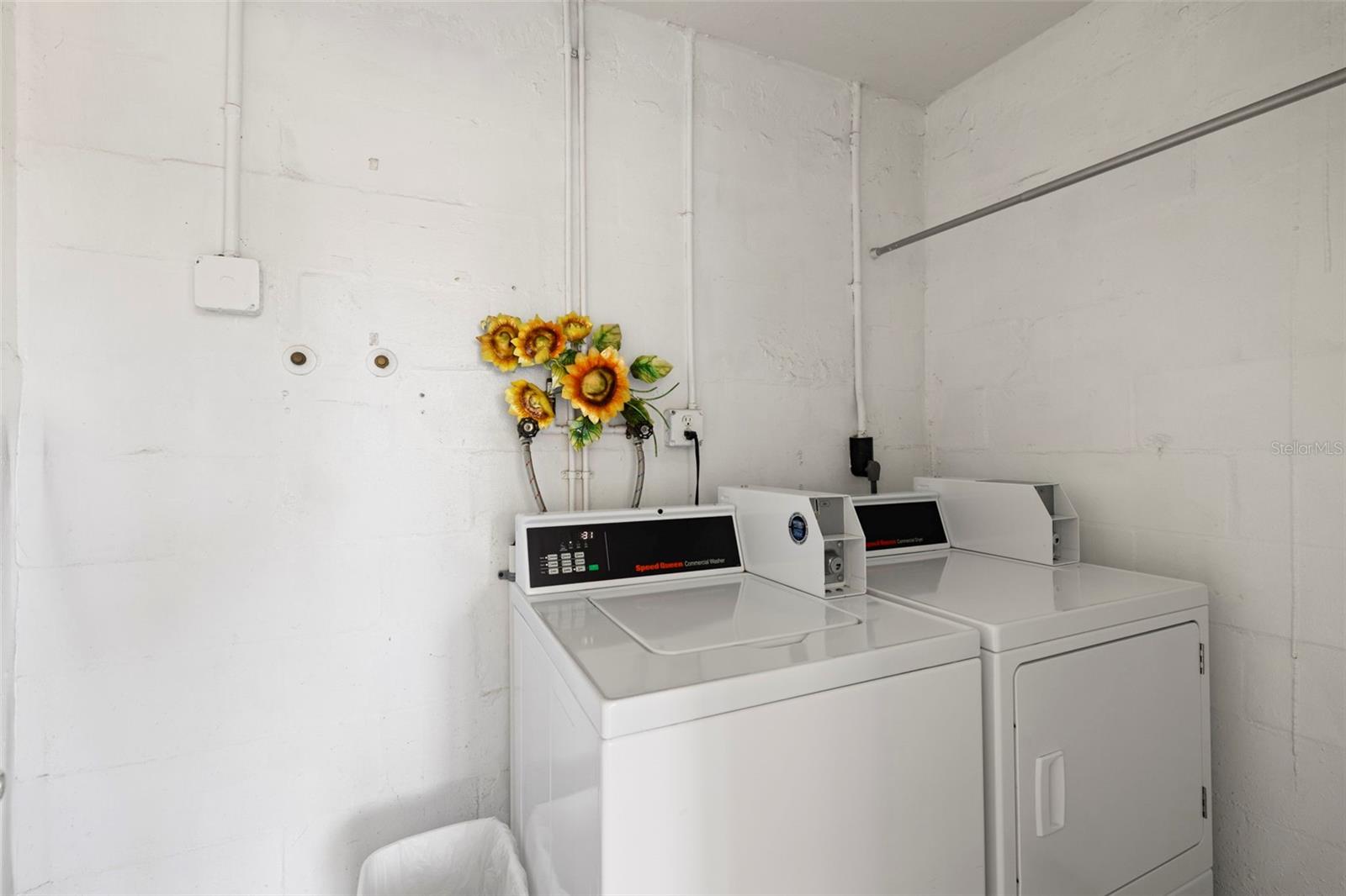 400 Glennes Ln #206 Property Photo 23