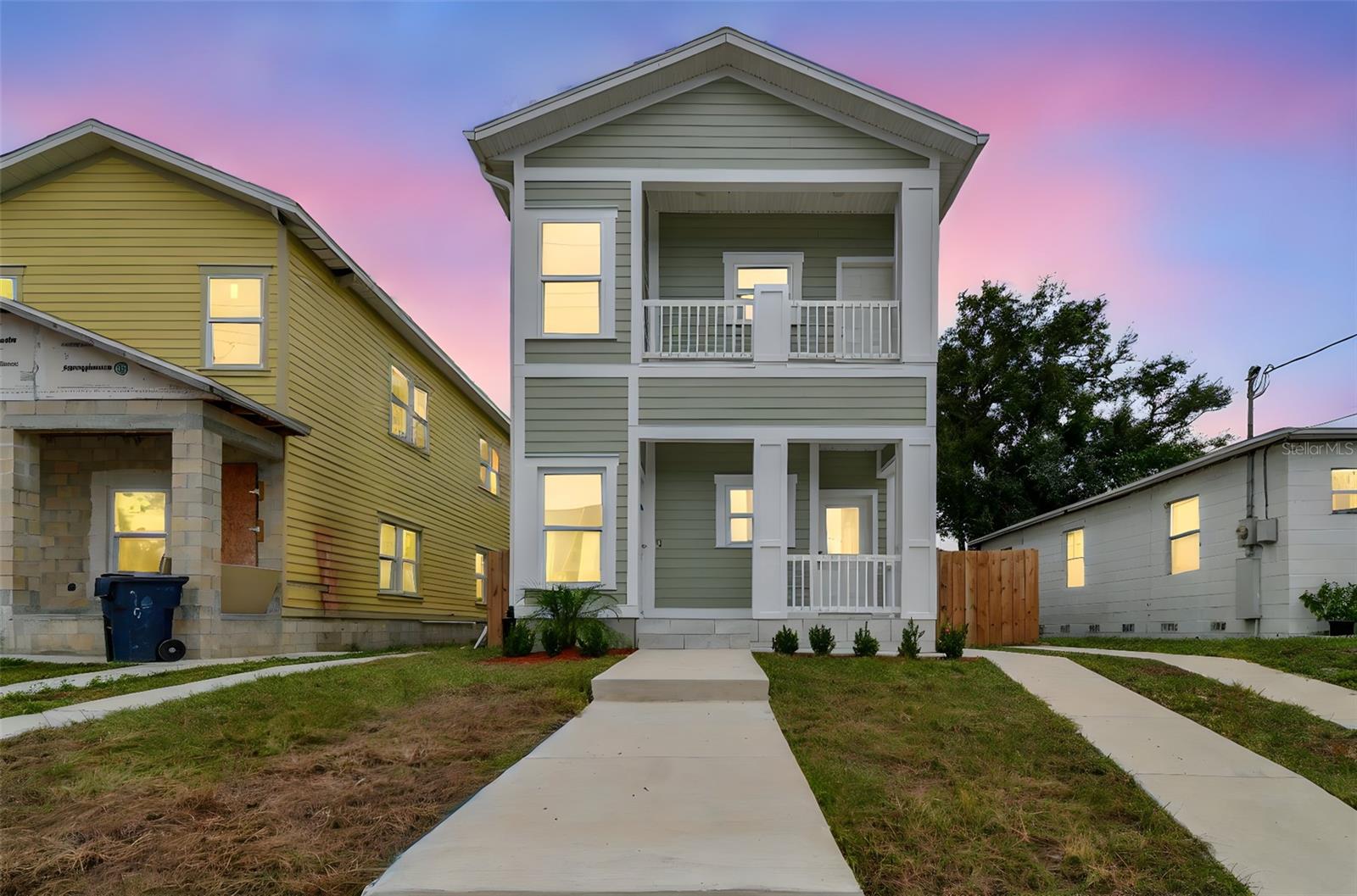 2313 E COLUMBUS DR