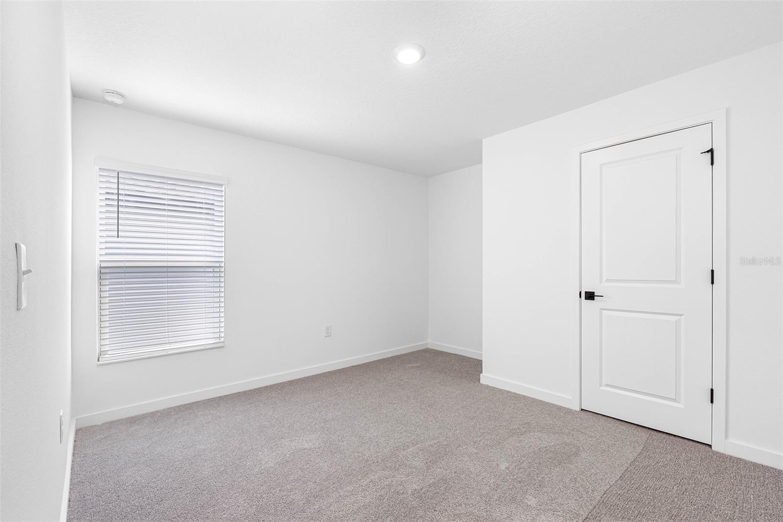 609 Blackthorn Dr Property Photo 8