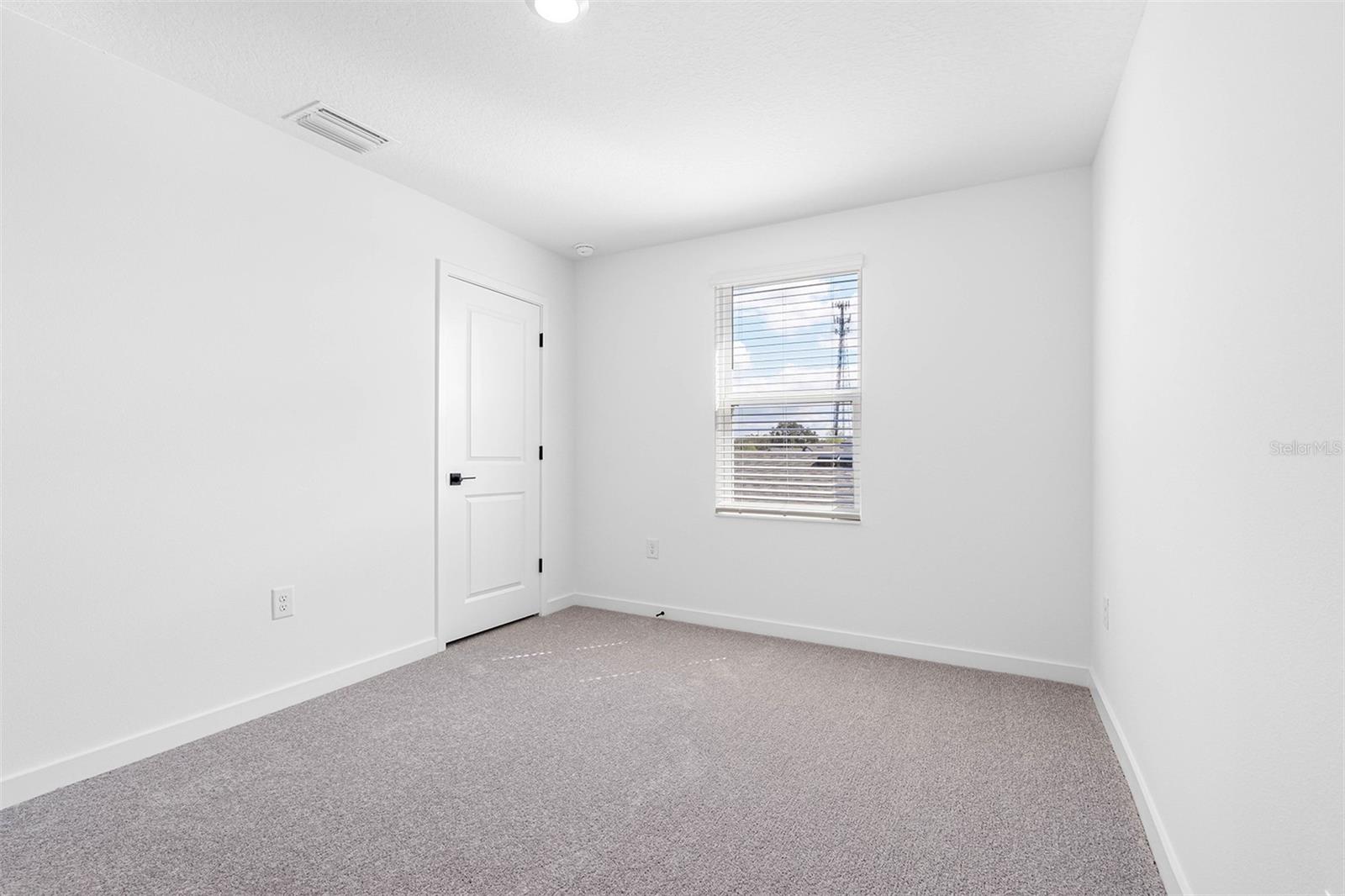 609 Blackthorn Dr Property Photo 9