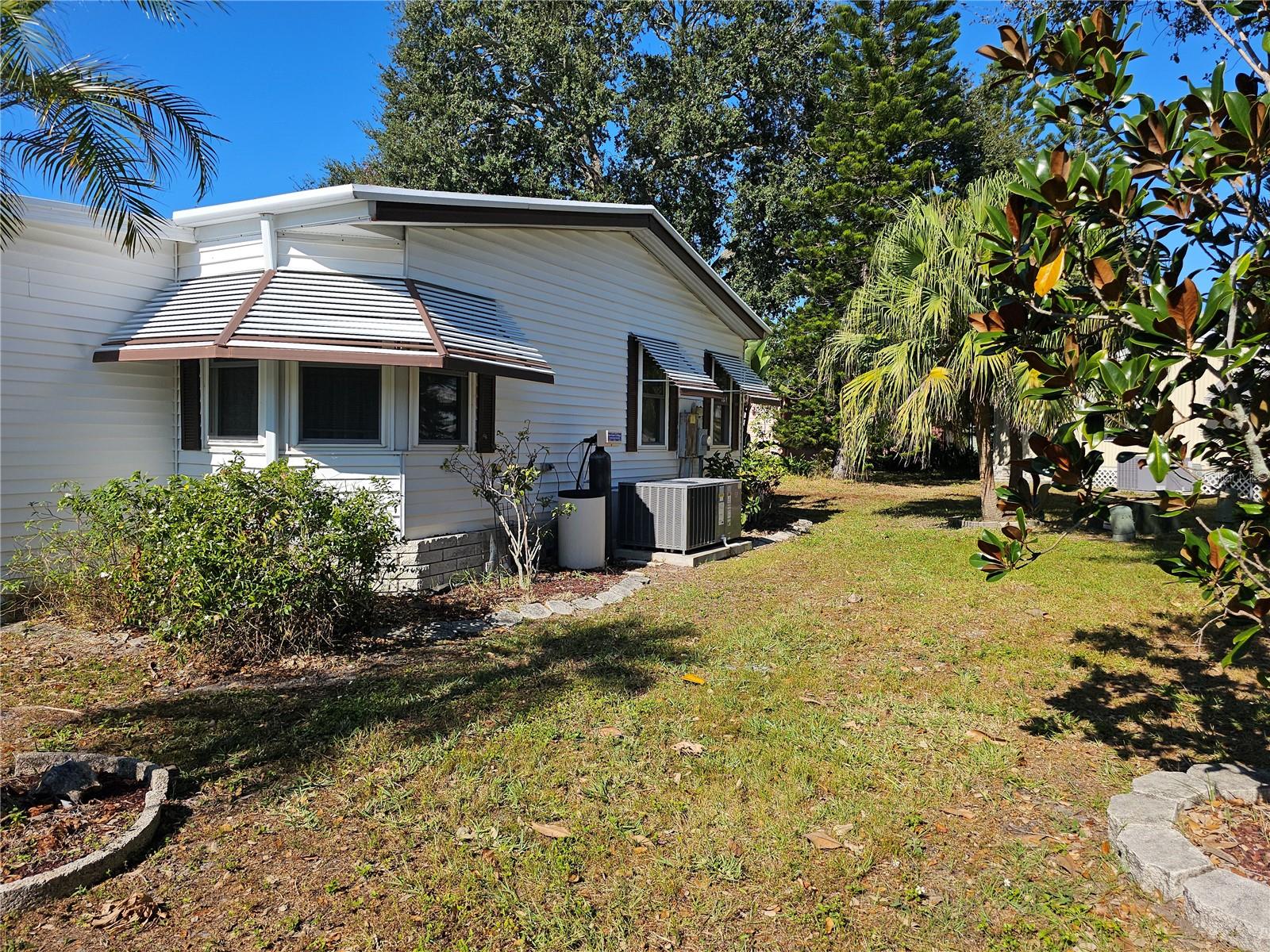 101 Dolphin Dr N Property Photo 4