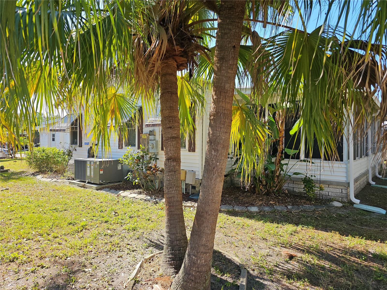 101 Dolphin Dr N Property Photo 5