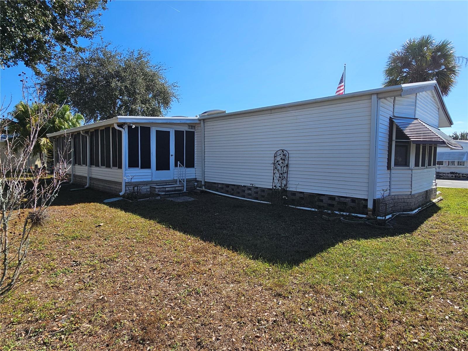 101 Dolphin Dr N Property Photo 9