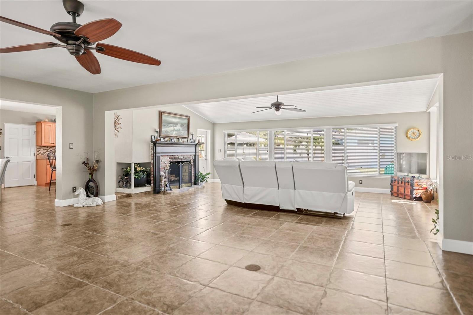 55 Valencia Dr Property Photo 9