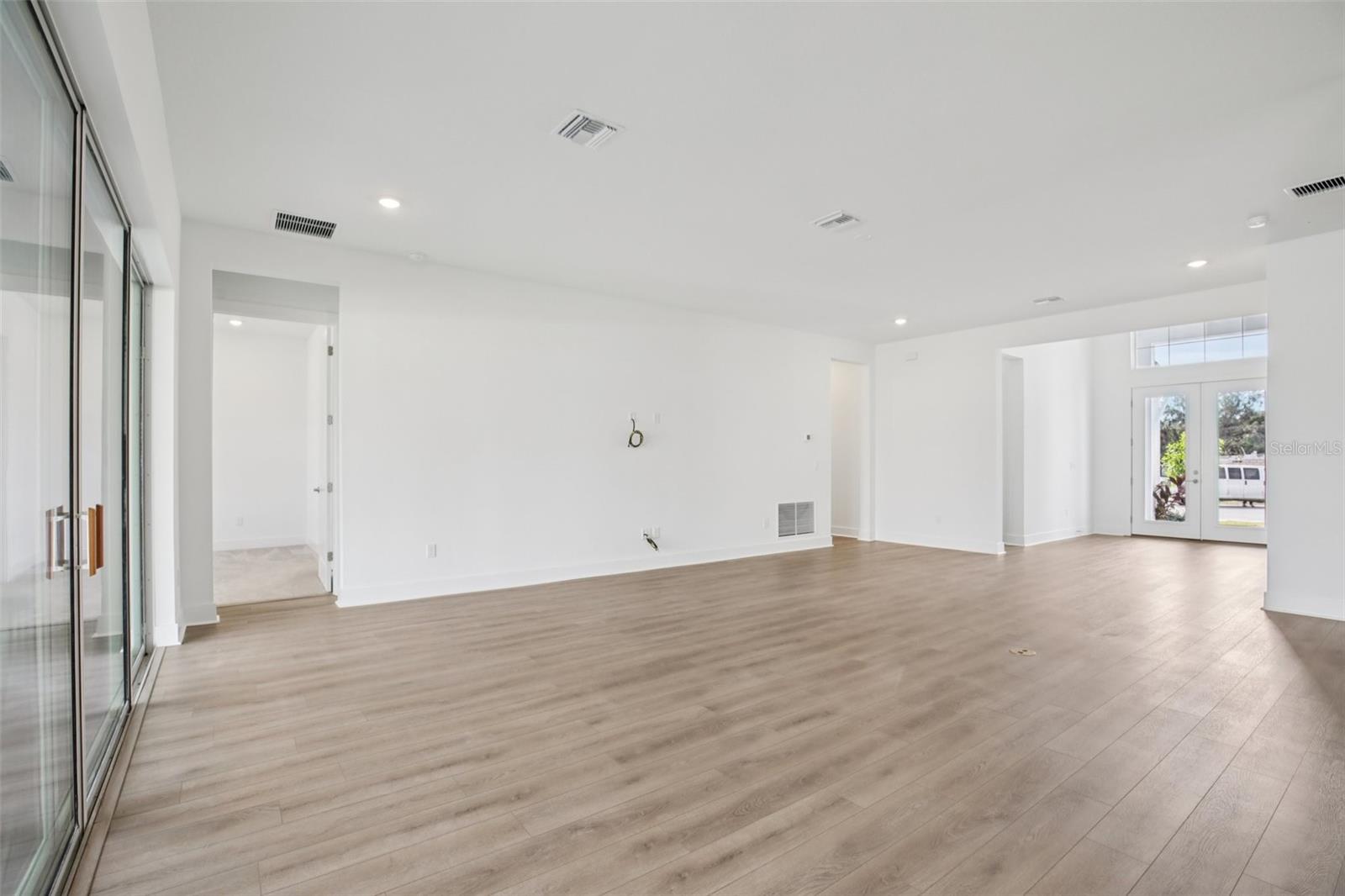 8218 Golden Beach Ct Property Photo 3