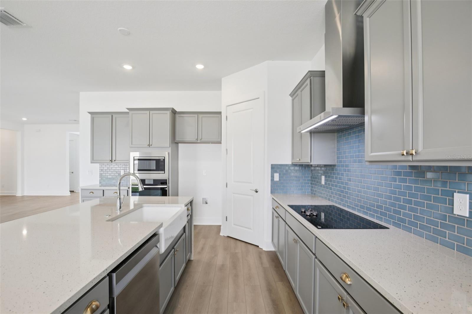 8218 Golden Beach Ct Property Photo 11