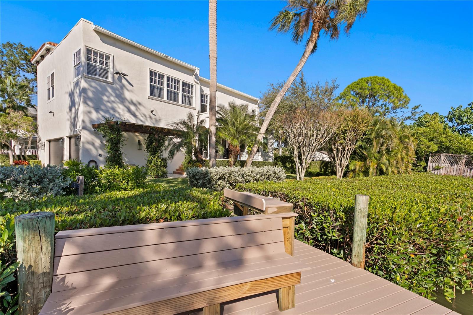 2633 N Dundee St Property Photo 2