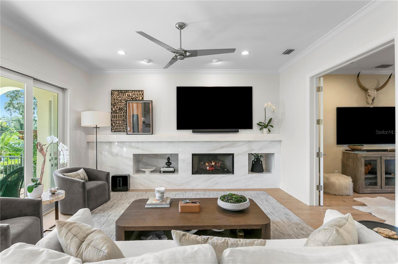 2633 N Dundee St Property Photo 9